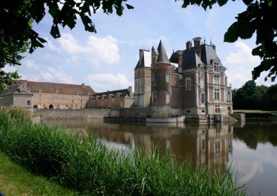 Chateau et etang credit Patrick ANTZAMIDAKIS Copier 1